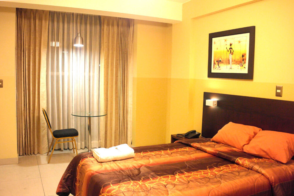 hotel reyna lima
