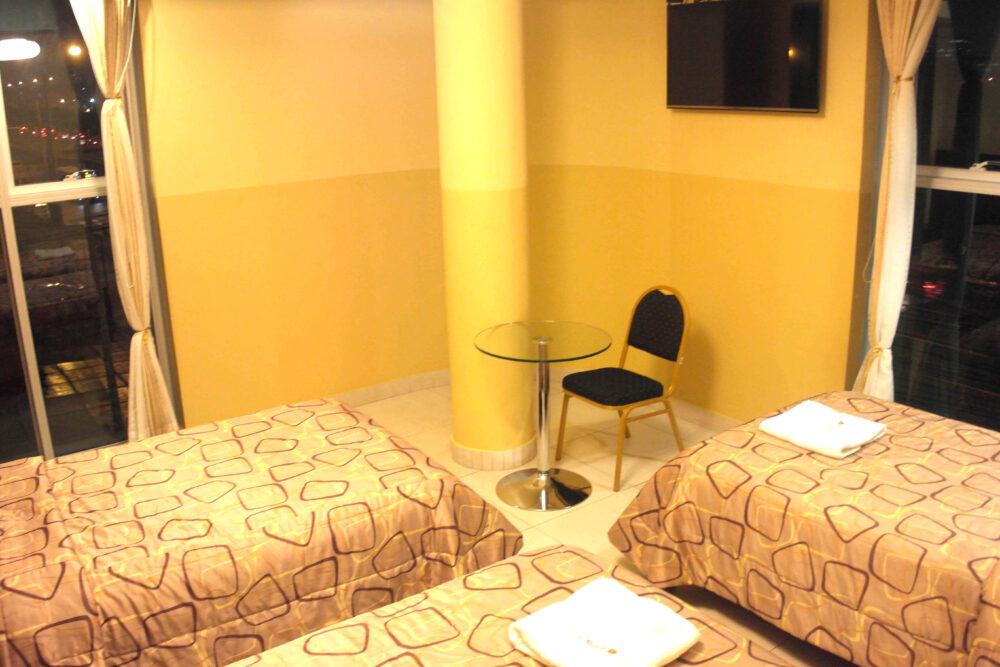 hotel reyna lima