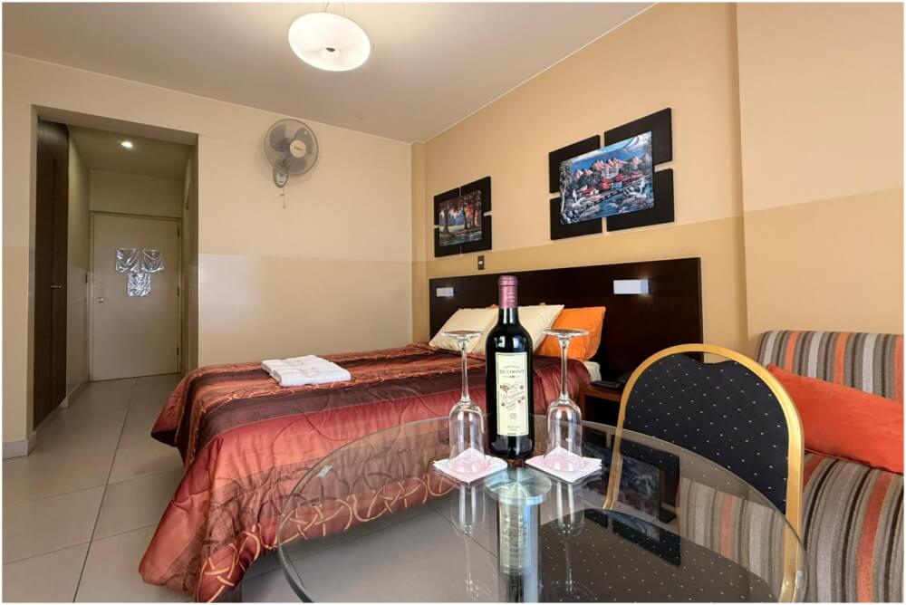 hotel reyna lima